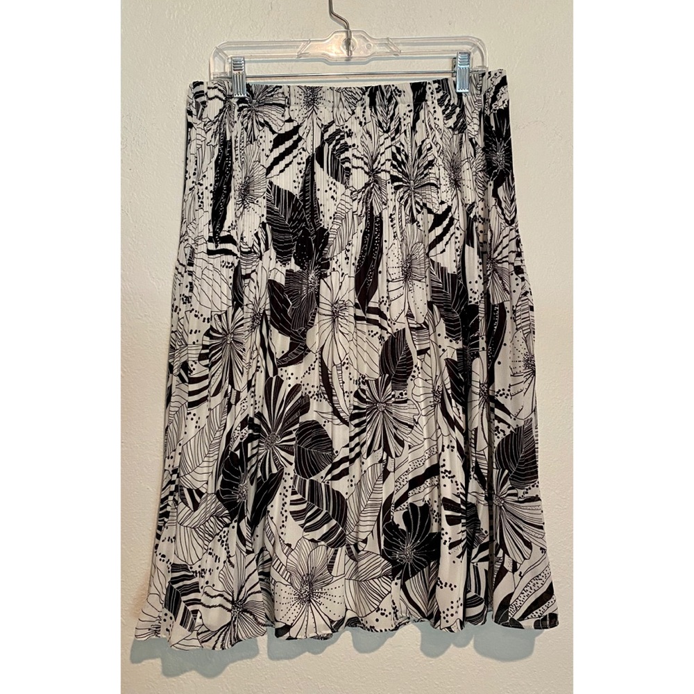 3/$20! NWOT Spence Accordion Pleat Midi Skirt